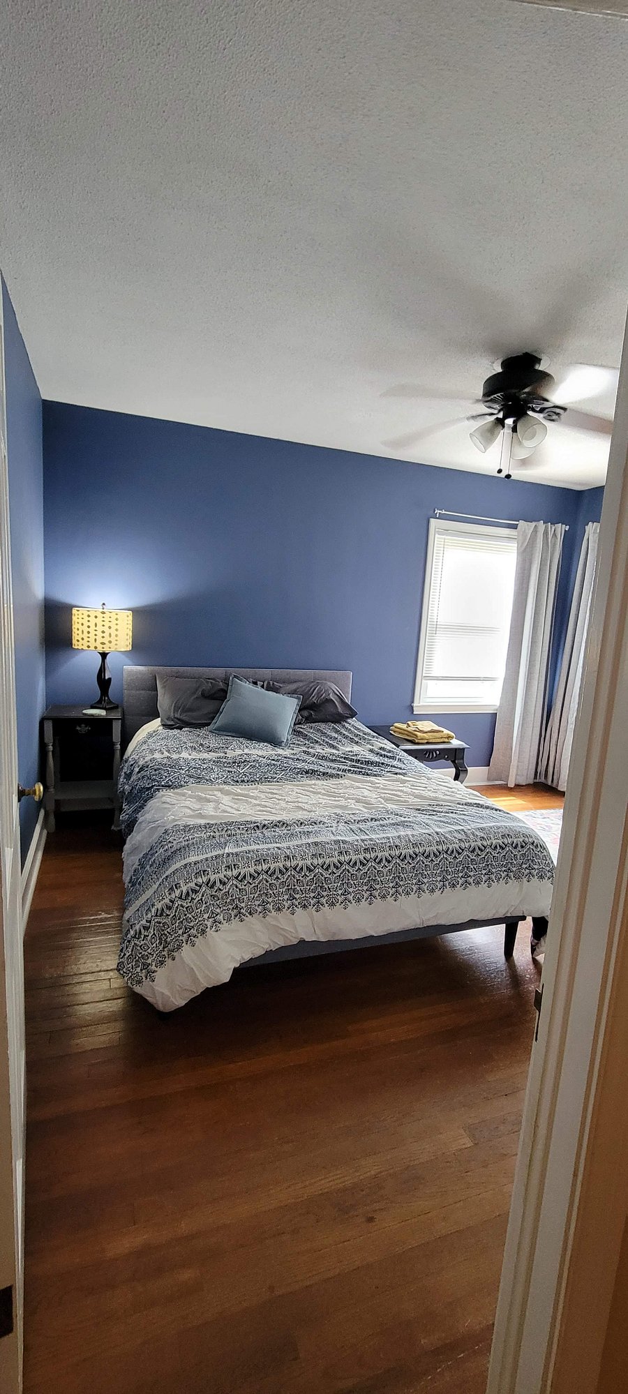 Spacious bedroom.