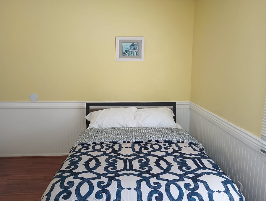 Middle room, shared bathroom
