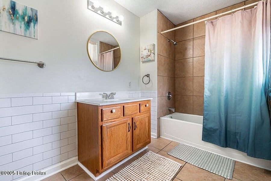 second floor, bathroom