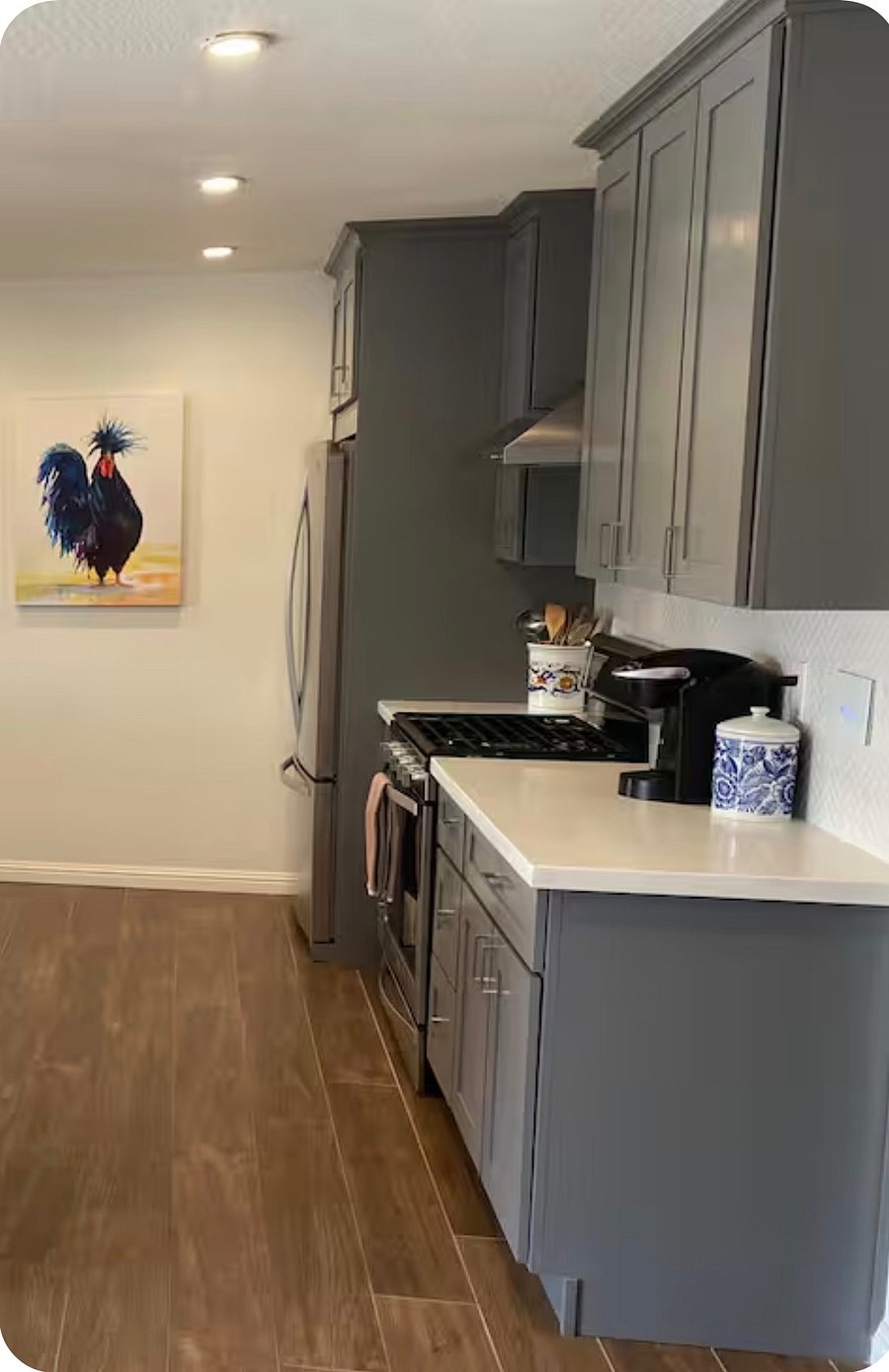 Nespresso, coffee maker and Kuerig included