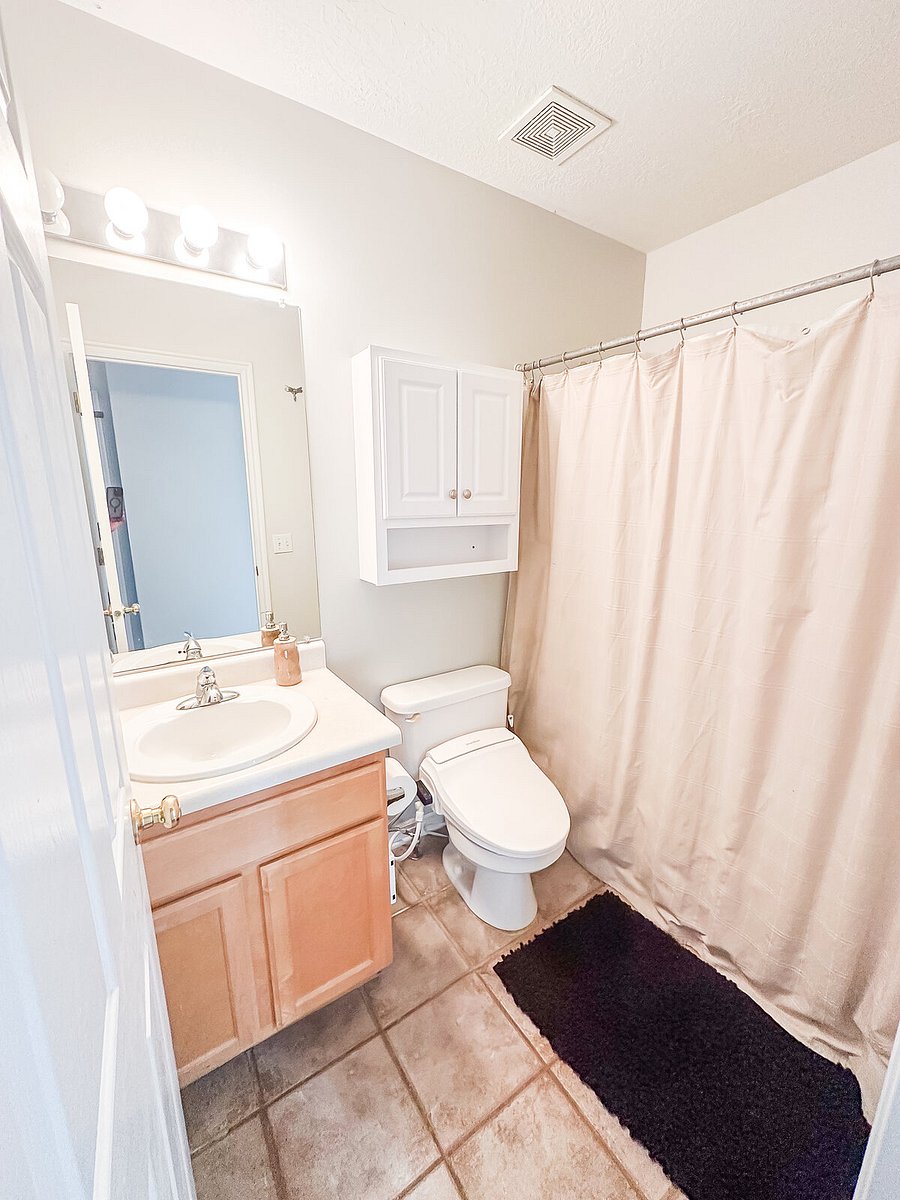 Shower & full bathtub