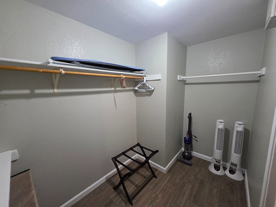 Main bedroom walk-in closet