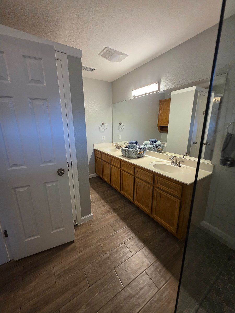 Ensuite (main) bathroom