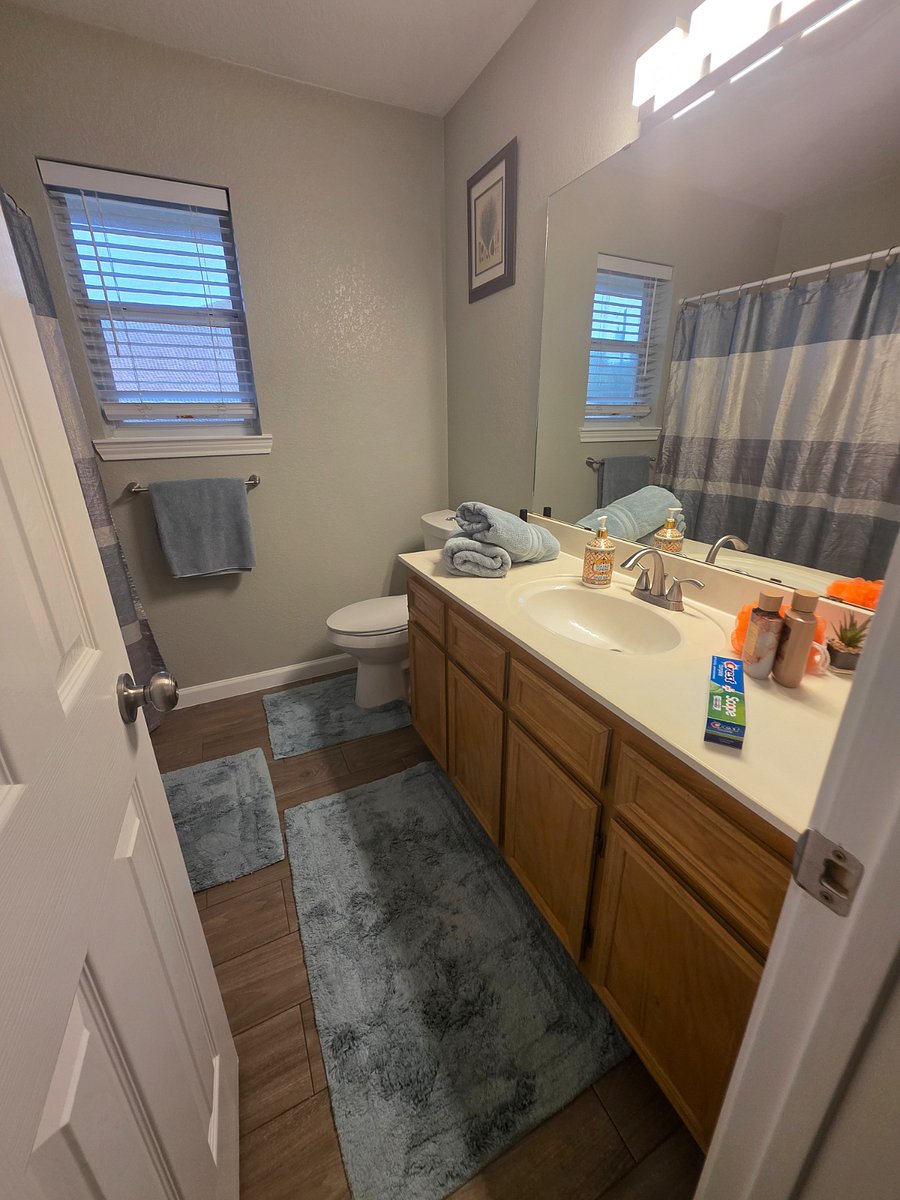 2nd bathroom