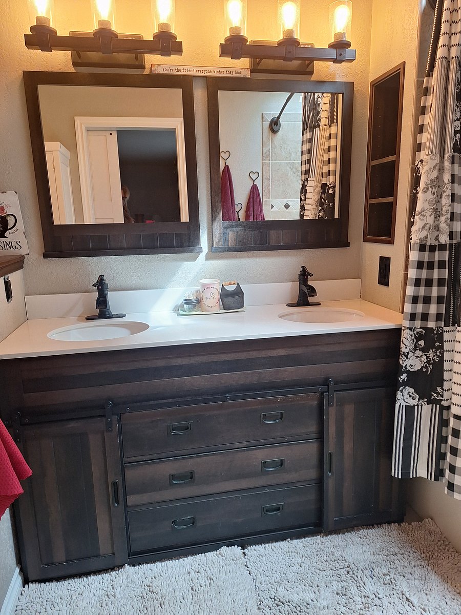 Double sinks master bath