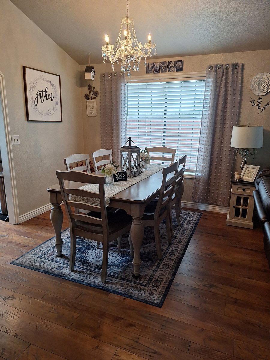 Dinning for 6 or 8