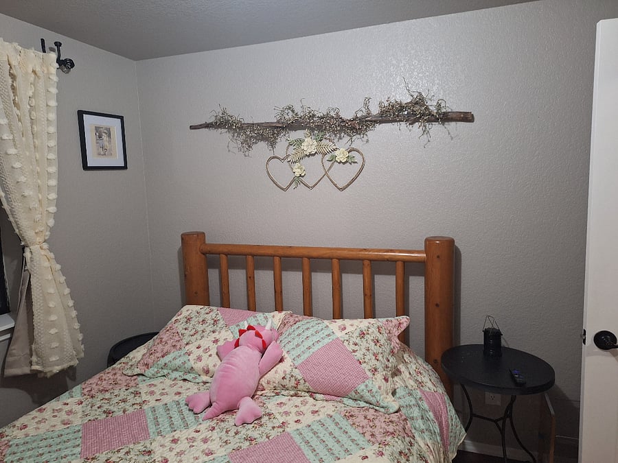 3rd bedroom queen bed, darkening shades