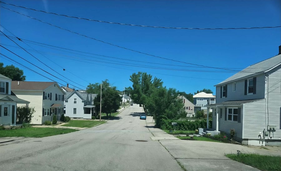 Peaceful neighborhood with plenty of off street parking as well