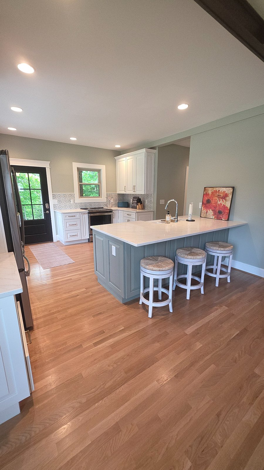Fully equipped kitchen.