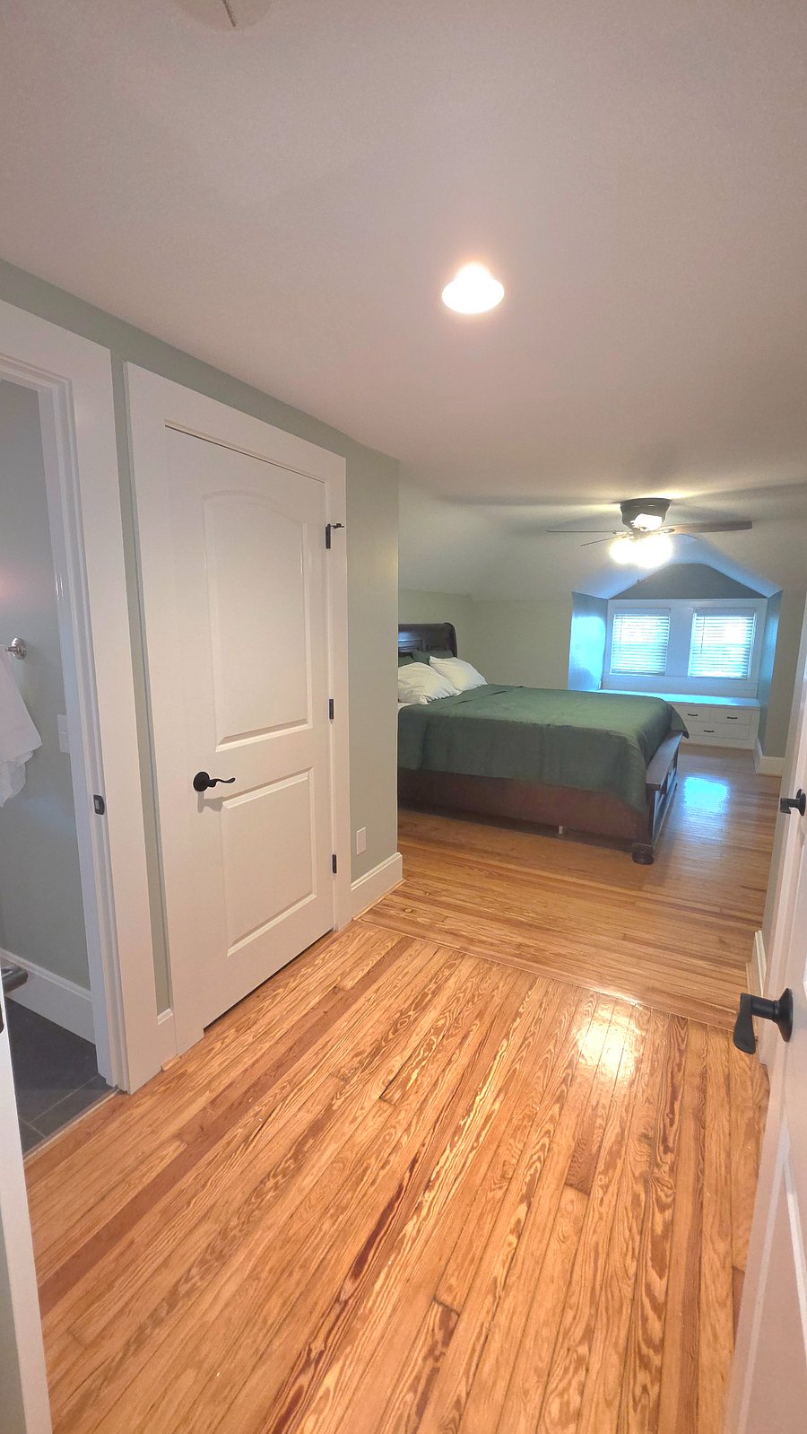 Another view of 2nd Floor Ensuite