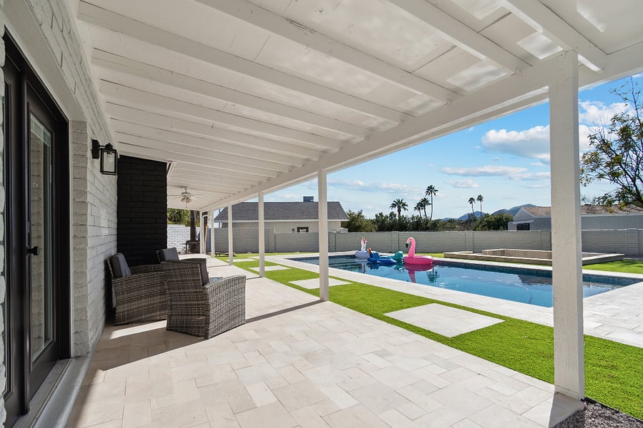 Covered Patio, Cushioned chairs