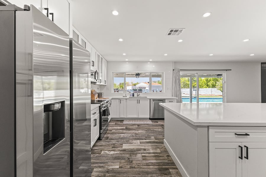 Kitchen, Fridge, Main Sink/Dishwasher