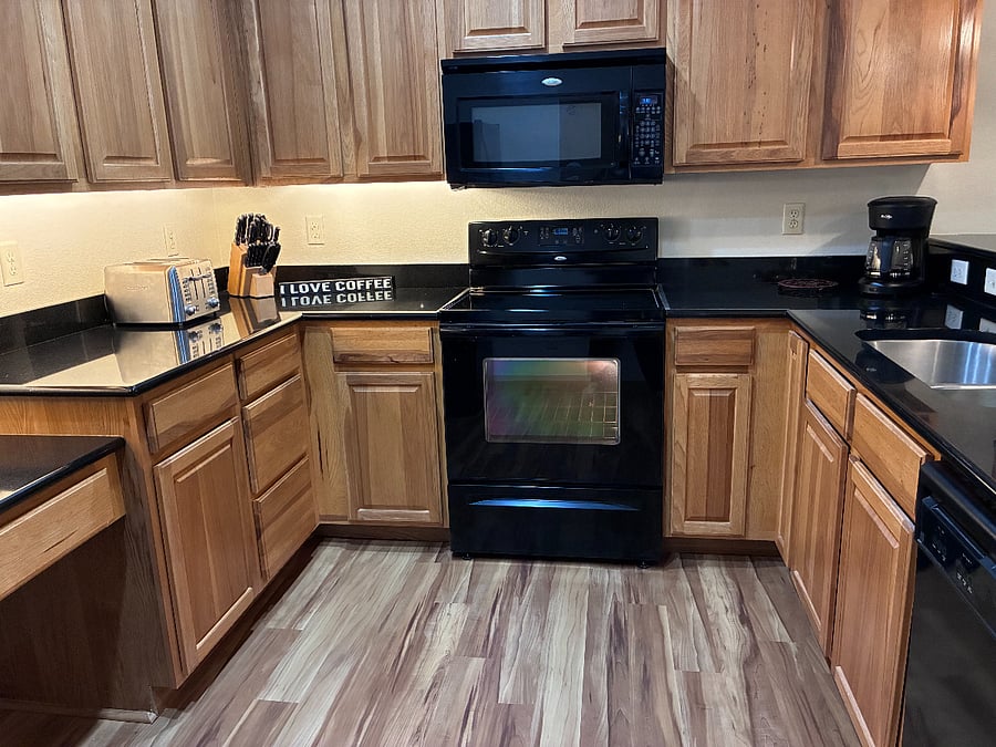 Self-cleaning oven, stove top and microwave. Not shown are the dishwasher and disposal.