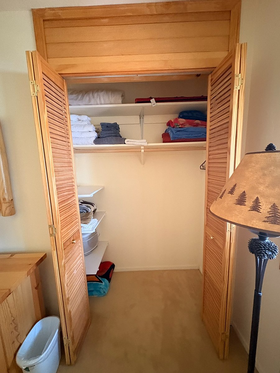 Bed 2 closet