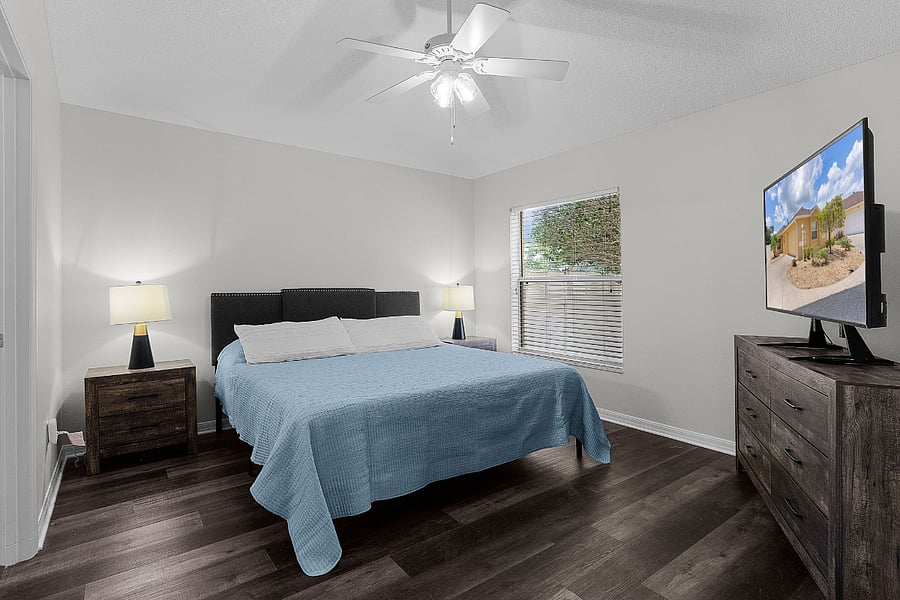 King bed in master