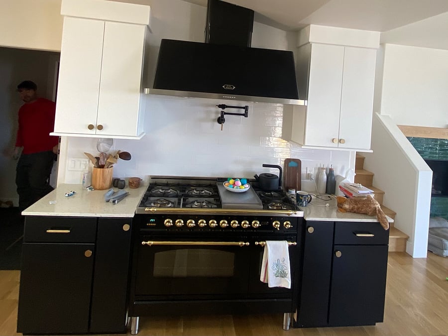 Illve Italian gas stove and hood