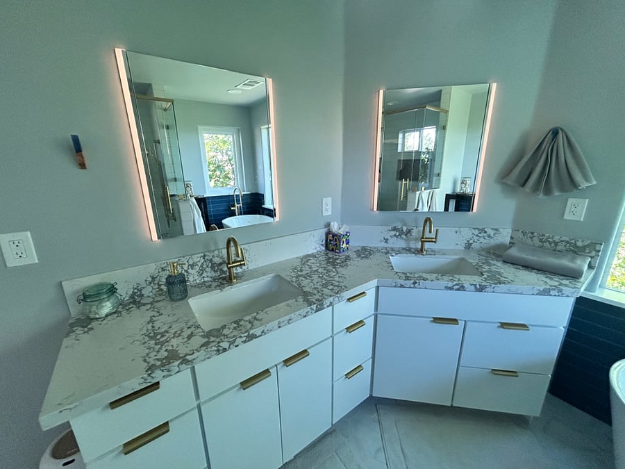 Primary bath dual sinks
