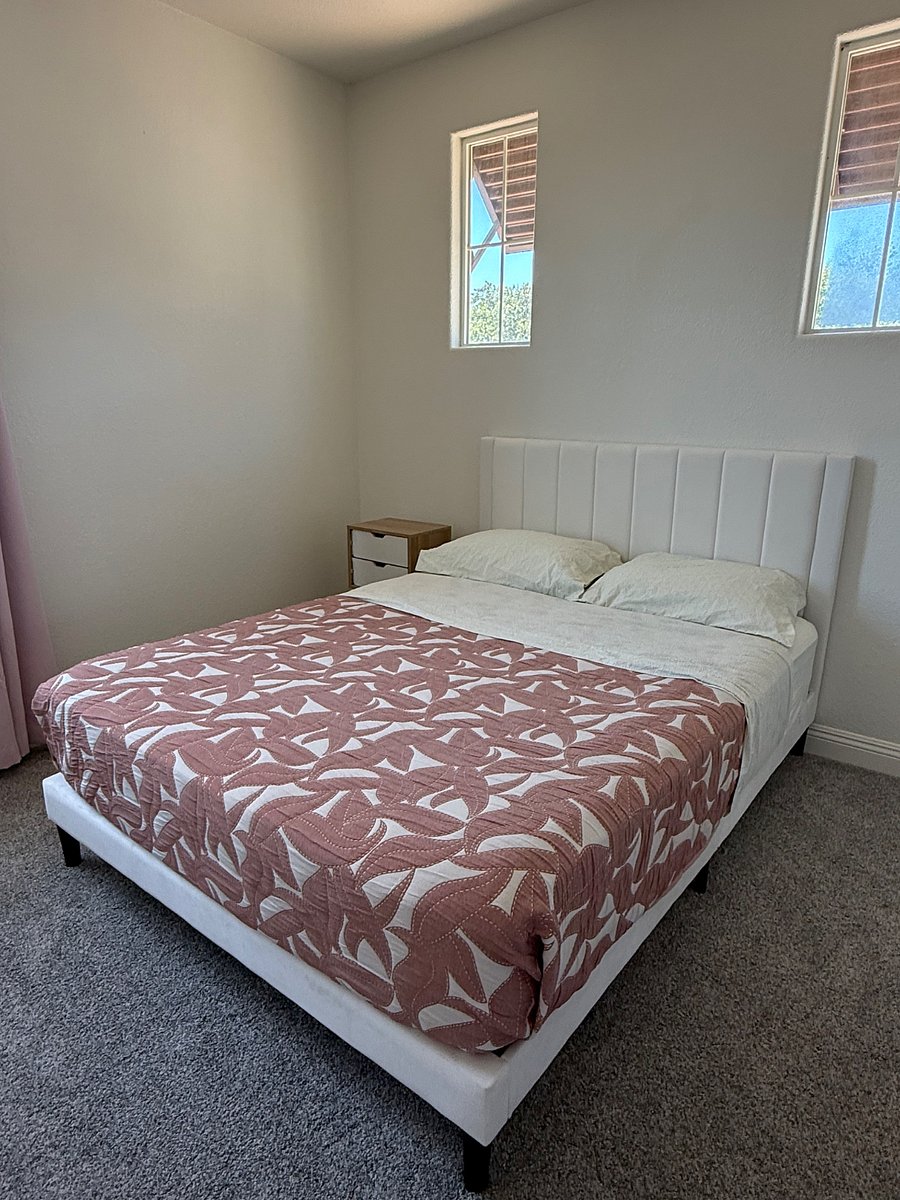 Bedroom 2. Queen size bed with shared bathroom. $1000/month