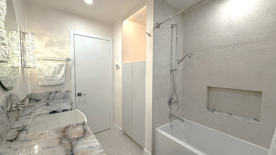 Bathroom - Tub & Storage