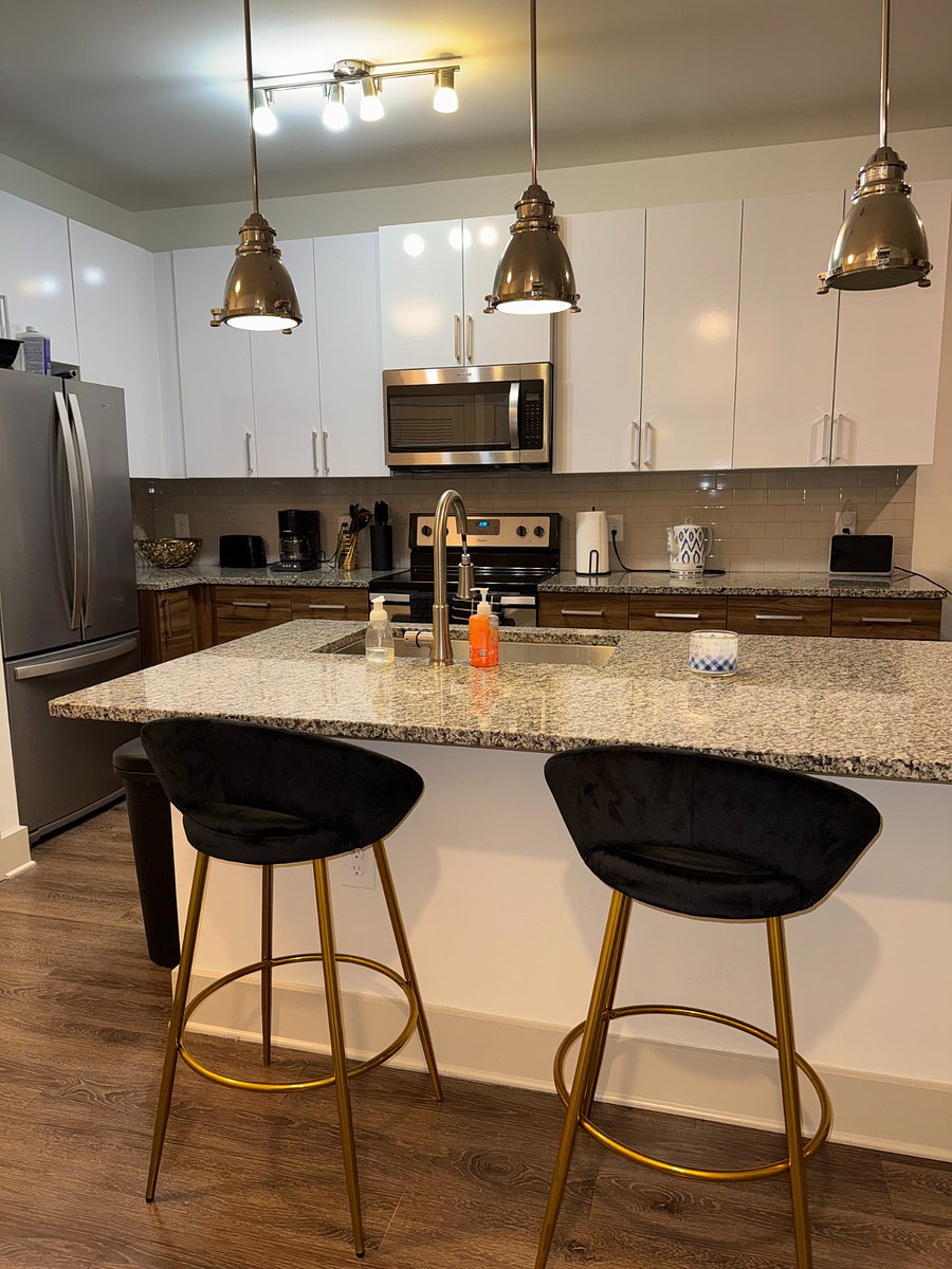 Kitchen Breakfast Bar Area