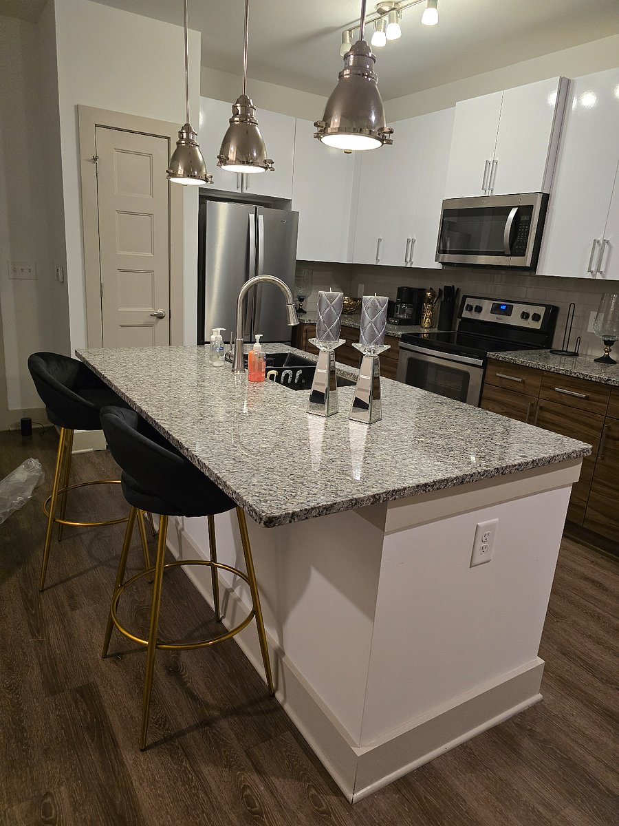 Kitchen Area with Breakfast Bar