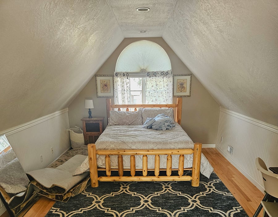 Bedroom 4 - Queen bed.