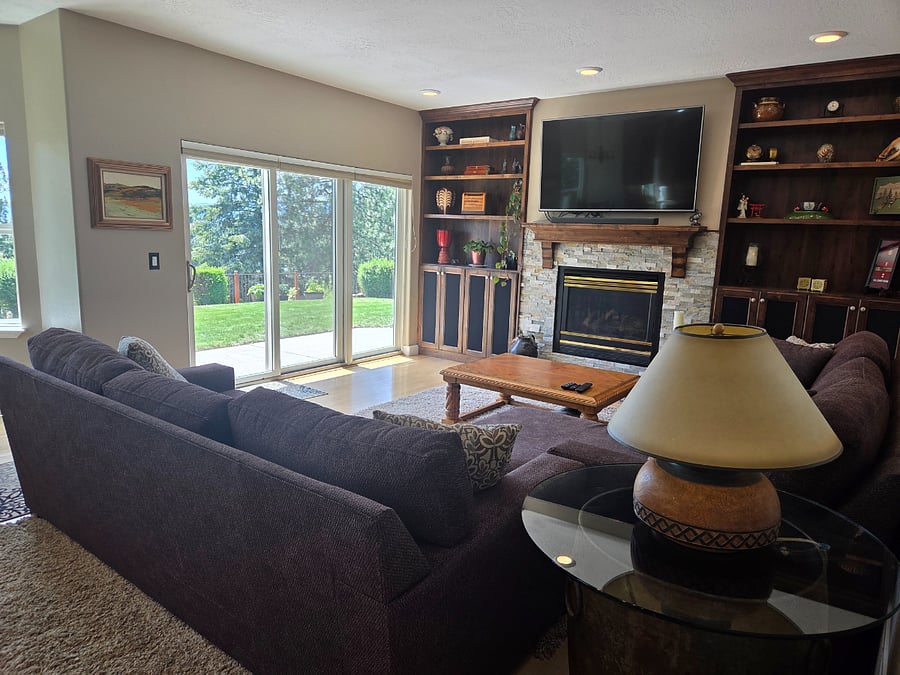 Relax in the family room with the fireplace and enjoy the increadible views overlooking Coeur d'Alene.