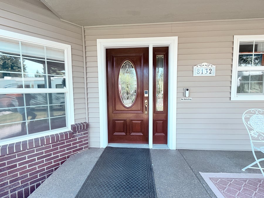 Enter into a spacious home to relax and enjoy your time in a relaxing setting.