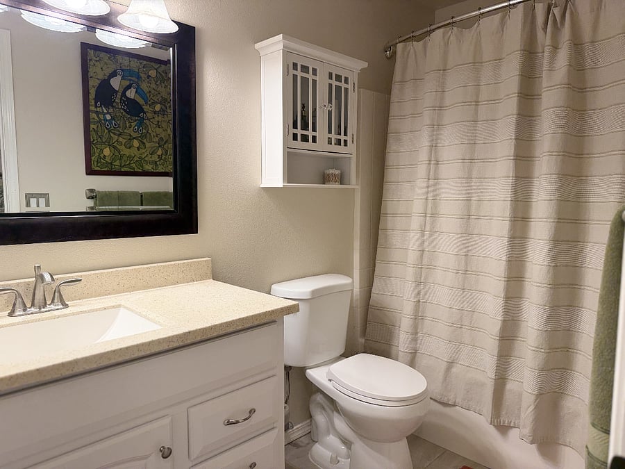Bathroom 3.