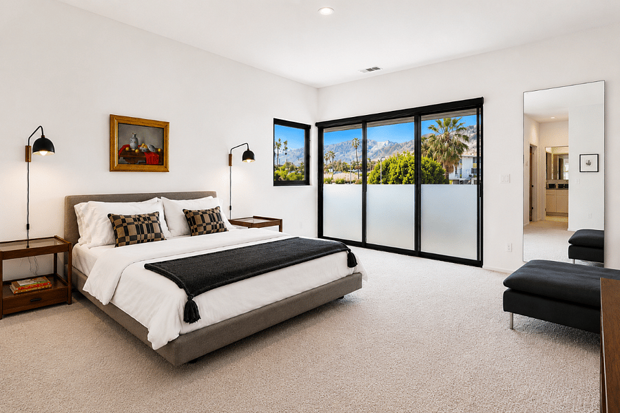Settle into a luxurious king bed while enjoying your mountain views. This spacious bedroom also boasts a lovely seating area.
