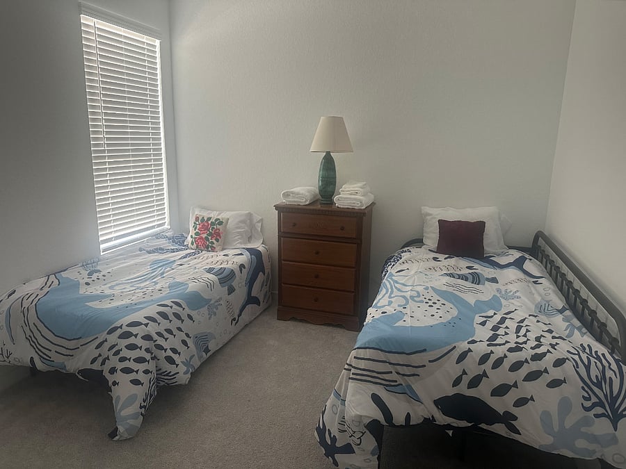 bedroom 4 w/2 twins