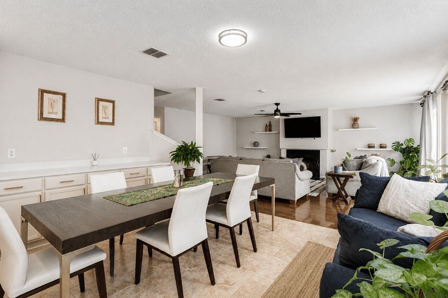 Open floor plan dining and family room