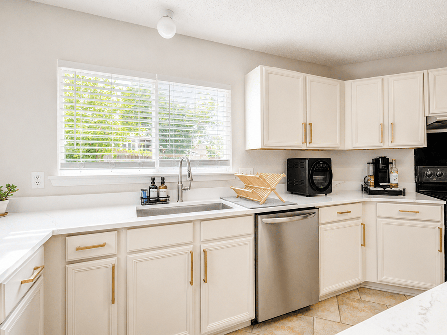 Kitchen with appliances