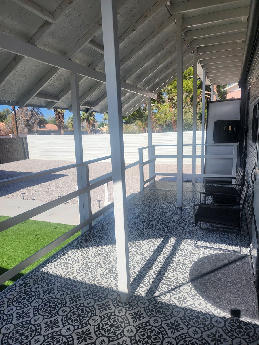 Enclosed and private front yard.