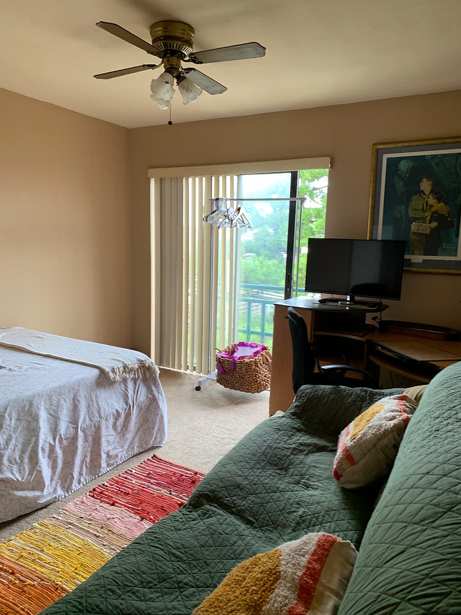 Jacuzzi Room 
Full Size Bed & Juliet Balcony 
Computer Work Station & Lounge Couch 