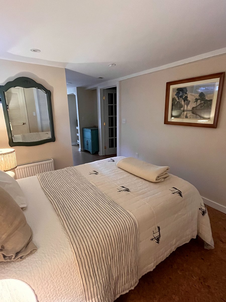 Quiet bedroom with double bed.