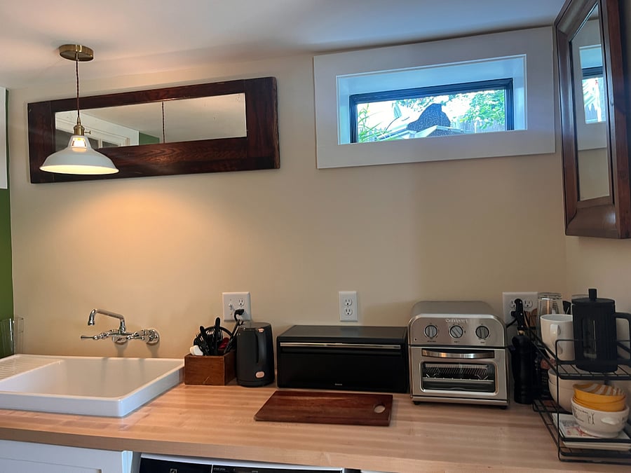 Kitchenette, air fryer & toaster, induction burner, electric kettle, large sink, washer & dryer