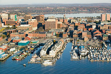 10 minute drive to Portland area hospitals, restaurants, boutiques, arts & culture.