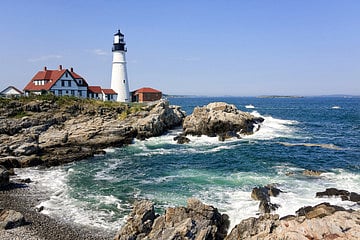 5 min to famous Portland Headlight with walking trails and beach.