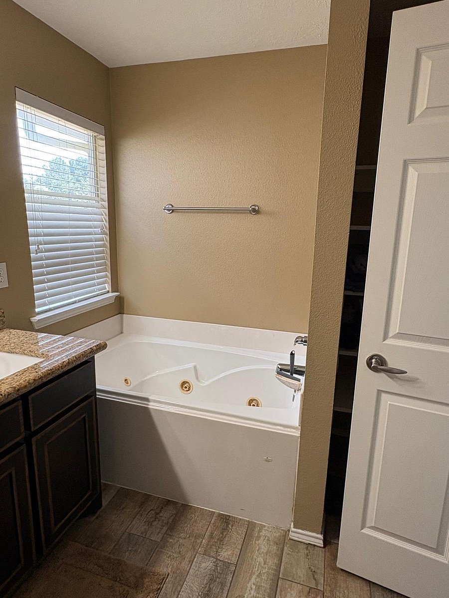 Furnished Finder property 1015859_1 photo 38