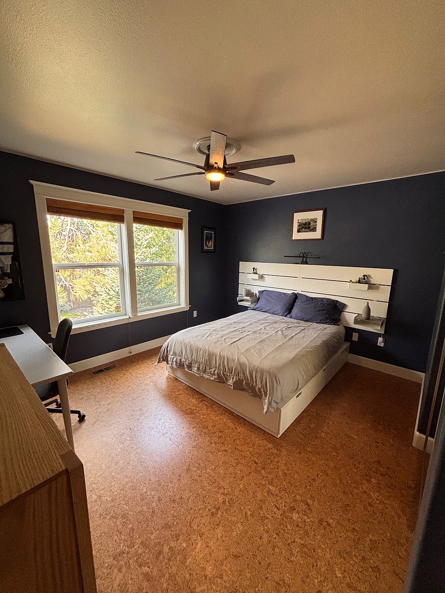 Bedroom - queen sized bed