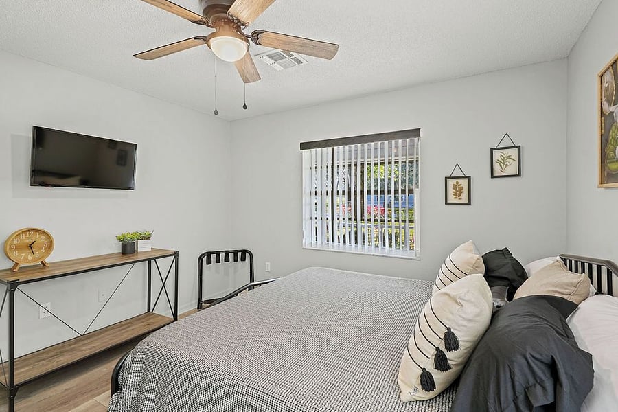 Bedroom 2 - King Bed with Smart TV