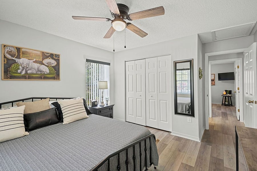 Bedroom 2 - King Bed 