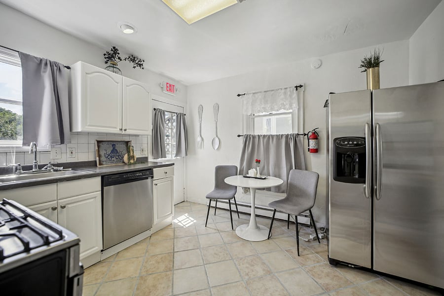 Full Kitchen 