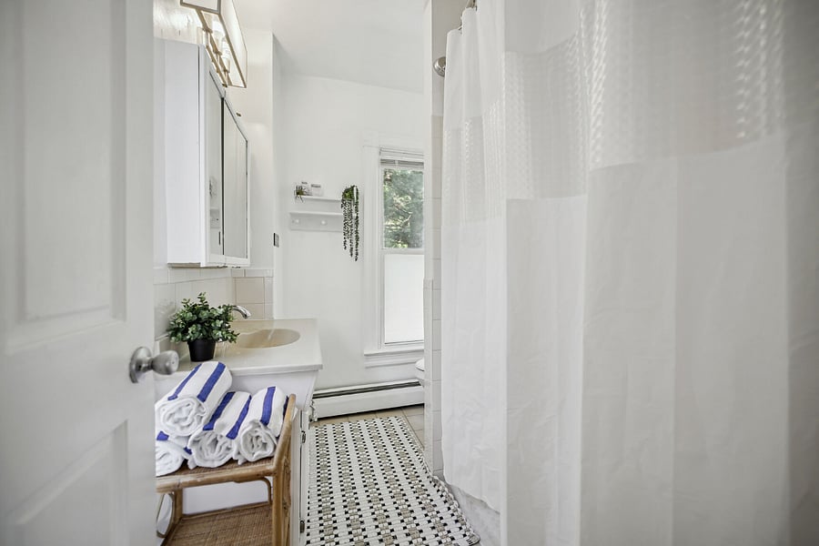 2nd Floor Bathroom