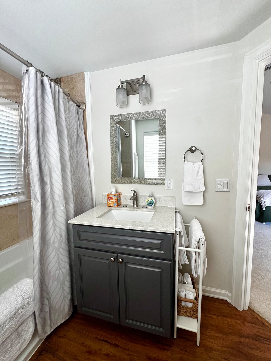 Upstairs bathroom 