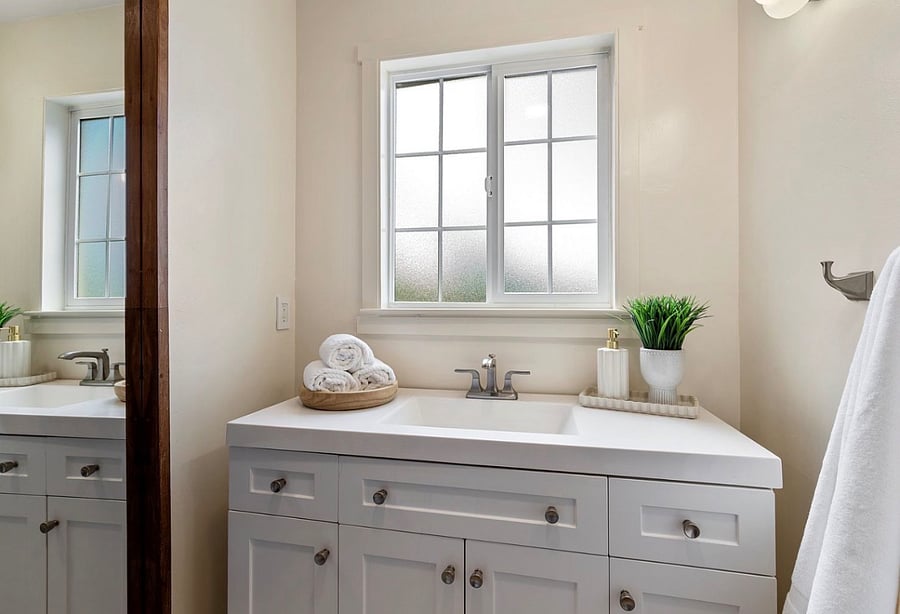 Secondary upstairs bathroom