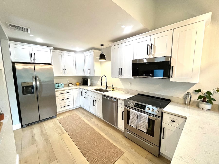 Full kitchen
