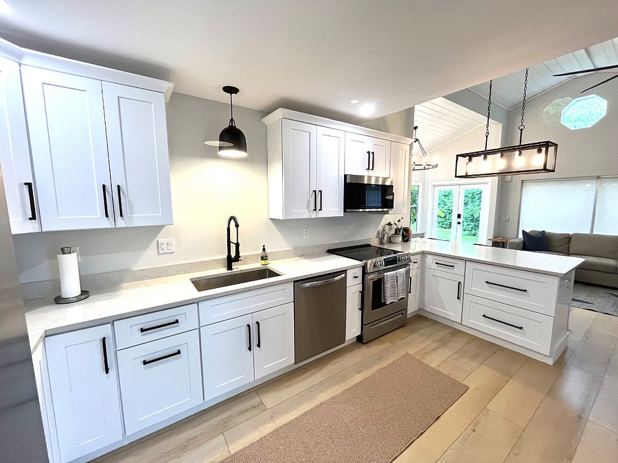 Full kitchen