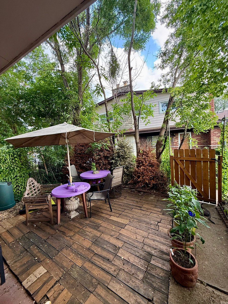 Backyard with outdoor seatin
